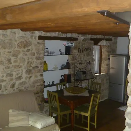 Casa In Borgo Medievale Con Giardino Ed Escursioni Terni